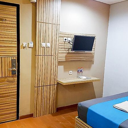 Готель Jabusimo Syariah Redpartner Джакарта Екстер'єр фото